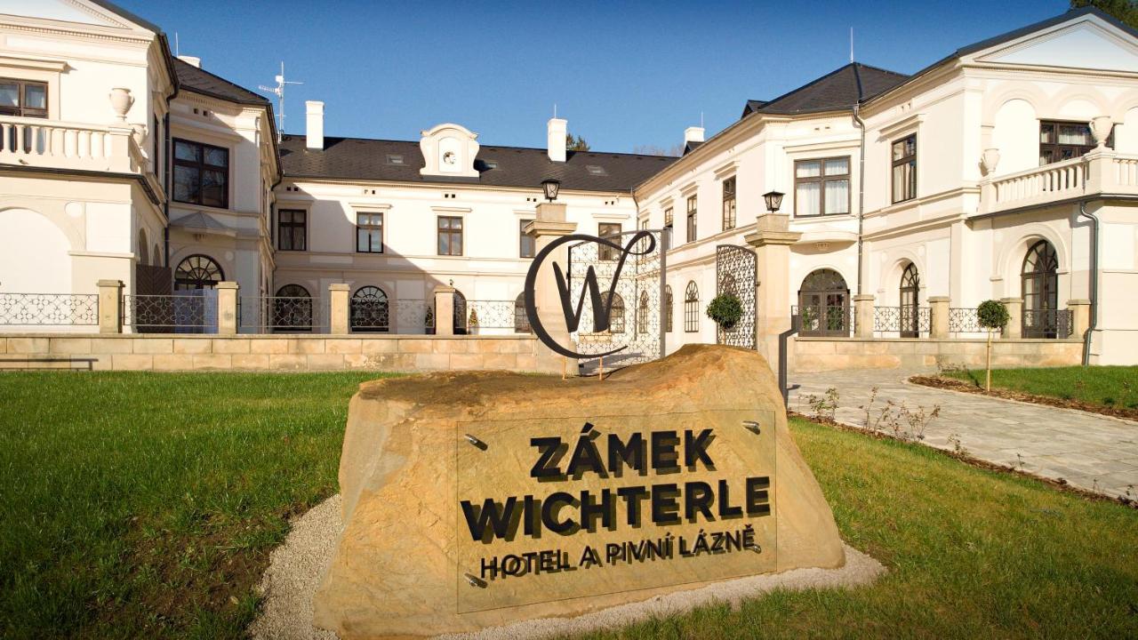 Zamek Wichterle - Hotel A Pivni Lazne Slavicin Ngoại thất bức ảnh